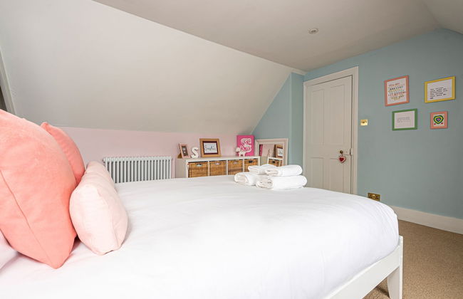 Chic and Colourful Family Home by Underthedoormat - Foto 26