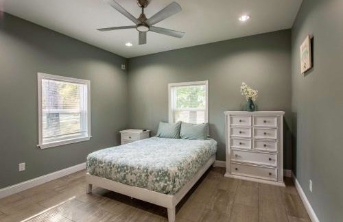 3BR House By Lake with BBQ Fire Pit & EV Charger - Foto 30