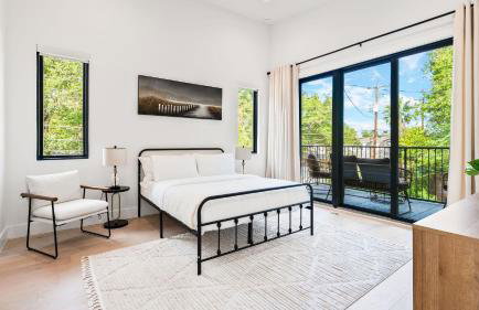 Stylish Home with Firepit Balcony Steps from Austin’s Best Near Rainey St Lady Bird Lake Downtown The Ashlee by AvantStay - Foto 4