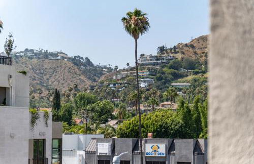 Luxury 2 Bedroom Residence With Fitness and Outdoor Pool - Photo 36