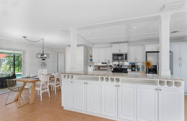 Lilac Mid-century Pool Home - Foto 15