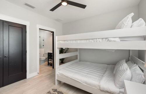 The C House - Photo 32