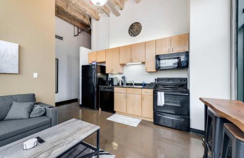 West Loop - City Views With In & Out Parking 6 - Photo 44