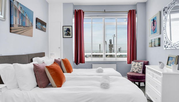 Deco Seafront - Seafront Apartment - Sleeps up to 6 - Foto 4, Habitación