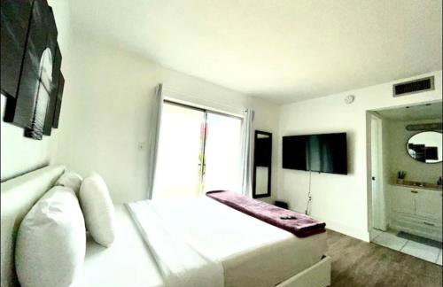 Miami International Airport 1 - Photo 9