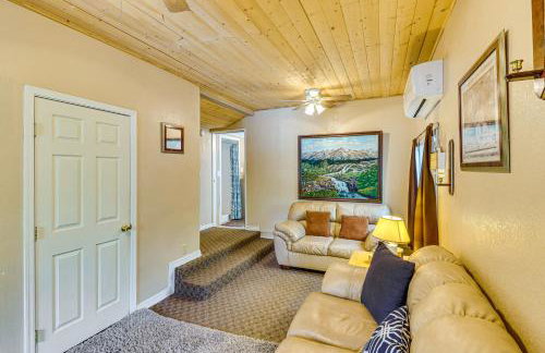 4 Mi to Rainbow Lake! Cozy Forest-View Gem with Deck - Foto 8