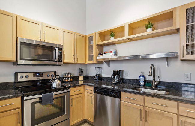 Historic Loft Retreat With Pool - Foto 49