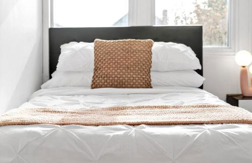 Fire and Fun Luxe Stay w Pool Hot Tub and Game Room - Foto 14