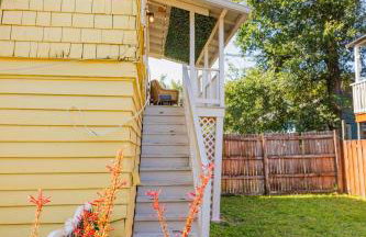 Bright and Sunny Springfield Carriage House - Photo 33