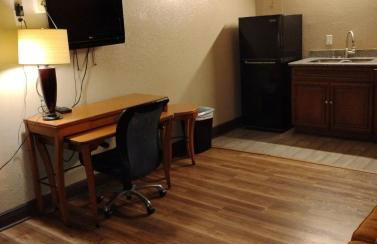 Gated 1 King Bedroom 1 Bath Apt with Full Kitchen 129 - Foto 3