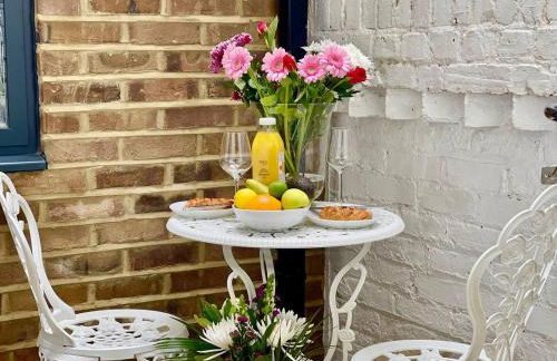 Luxury King-Bed EnSuite with Quiet Private Patio - Foto 12