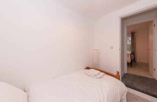 Charming Modern Home in Central Wokingham - Pass the Keys - Foto 31