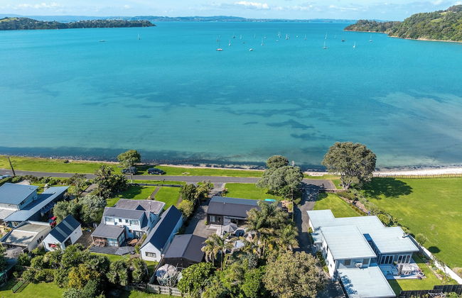 The Golden Pohutukawa Beach House - Foto 22