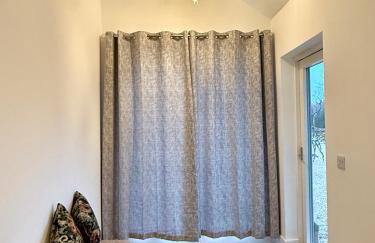 Bespoke 1 Bedroom Barn by Stansted Airport & Holiday Parking - Foto 27