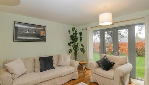 Little Foxes - Photo 3