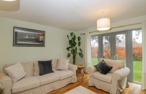 Little Foxes - Photo 3