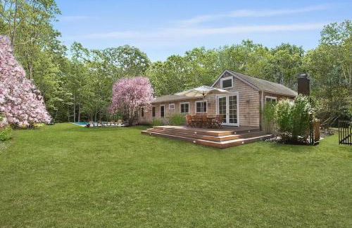 Luxury Sag Harbor Home with Heated Pool & Charm - Foto 1