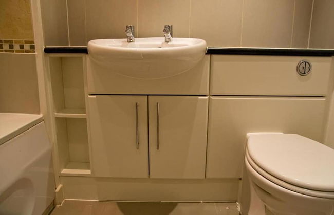 Impeccable 2-bed Apartment in Brentwood - Foto 1