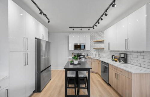 PFR Suites - Highland, 3BR 2BA Shadyside Condo, Penthouse Unit, 2 Decks, Off-Street Parking, 4th Floor Walkup - Foto 45