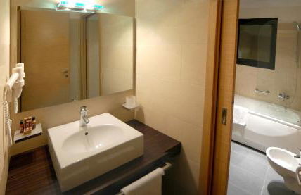 Matrix Hotel & Residence - Photo 12