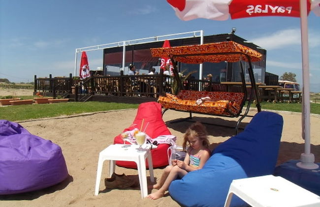 Beach Front Apartment Close to Centre of Side With all you Desire Sleeps up to 4 - Photo 21