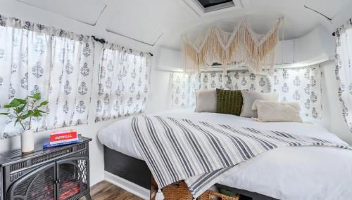 Flight of Fancy Vintage Airstream Rental - Foto 4