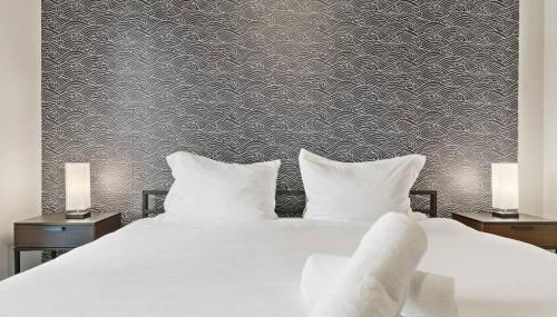 Spacious LUX 2BR 2B Unit in Austin with Pool! - Photo 5, towels