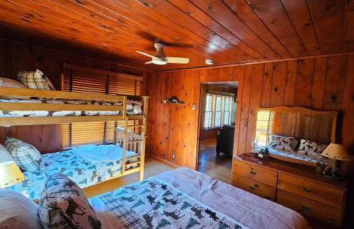 Cozy Cabin Retreat - Sleeps 8 - 1 Hr from STL - Foto 20