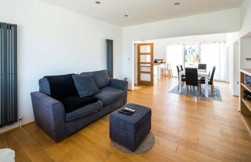 Elegant 2BD House with Garden and Decked Patio - Foto 2