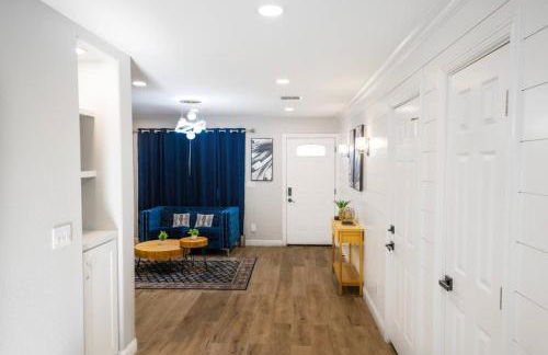 Escondido Front Unit 3-BR by SD STAY - Foto 1