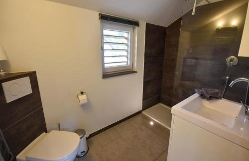 Holiday Home in Forest with Terrace & BBQ - Foto 31