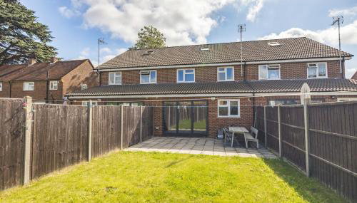 Spacious 4 Bed - Near Uxbridge, Heathrow & PARKING - By Tempstay - Foto 3