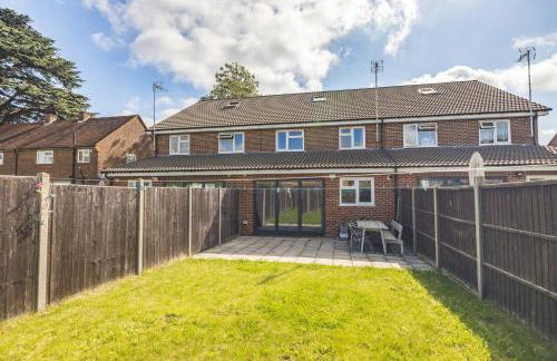 Spacious 4 Bed - Near Uxbridge, Heathrow & PARKING - By Tempstay - Foto 3