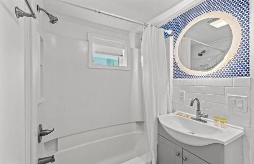 Sunshine House #2-Selfie-Friendly - Steps to Beach - Foto 64