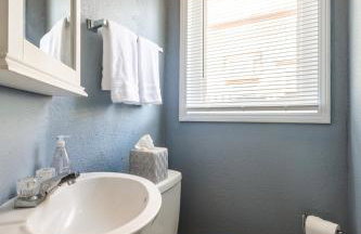 Affordable, Quaint Retreat! 5 Mins to Downtown - Photo 10