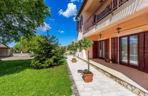 Ferienwohnung mit WLAN, Klima, Parkplatz, Grill und großem Garten zum Fußball spielen - Foto 3