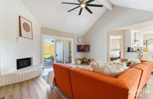 Family 3BR 2BA Home Near Charming Main Street w Cowboy Pool by Austin Vacay - Foto 11