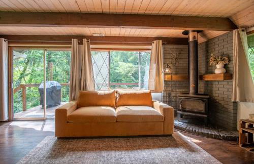 Fog & Fern Hideaway - Cozy Cabin w Private Hot Tub near Mt Rainier - Foto 8