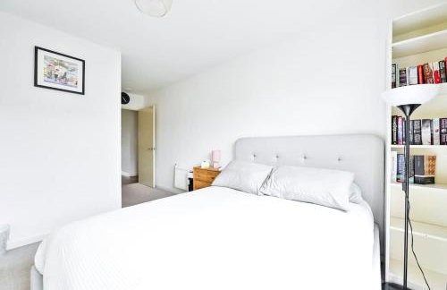 Stylish 2 bed 2 bath apt in Wembley - Foto 44
