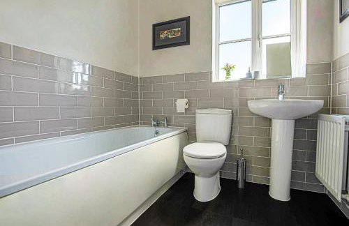 Premium 4 large double bed townhouse in Bicester, next to Bicester Village - Foto 8