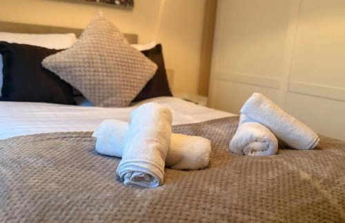 Ivy House - 3-Bed, Sleeps 4, Parking, WiFi, Contractors - Foto 9