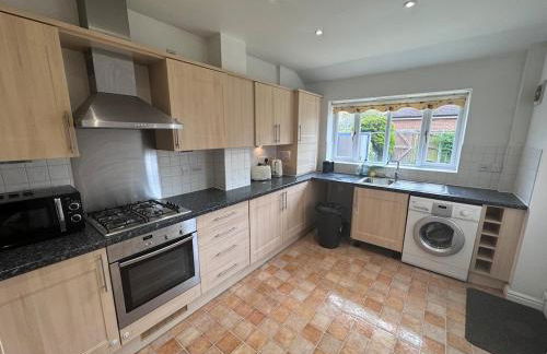 Spacious 4-Bedroom Home Canterbury with Free Parking - Foto 23