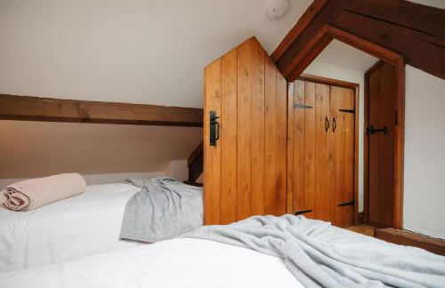 Vale Farm Cottages - Photo 8