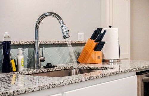 5BR Home Hot tub, fenced backyard #CO - Foto 25