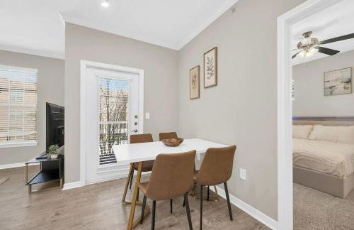 Charming 1BR Easy Access to The Woodlands - Photo 8