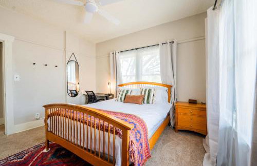 Work Desk- FirePit-Pool-Steps to UofA - Foto 44