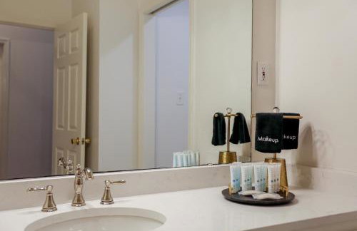 Paradise Loft, 3 Bedroom King Beds, Heart of Downtown, Full Kitchen & Wet Bar, Streaming TV - Foto 21