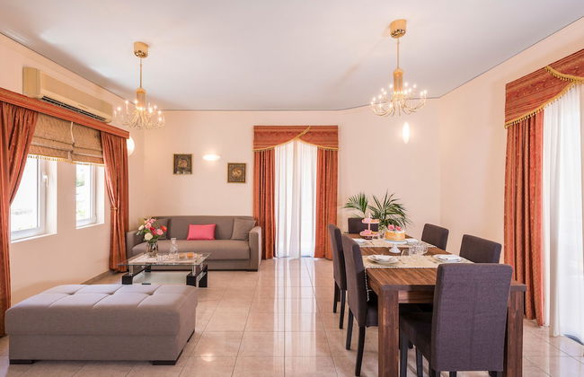 Steps to the Beach Spacious Home-Parking - Foto 27