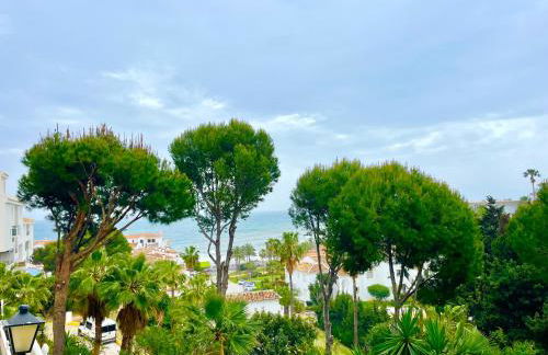 Beach Retreat 2 BR Apartment - Photo 28