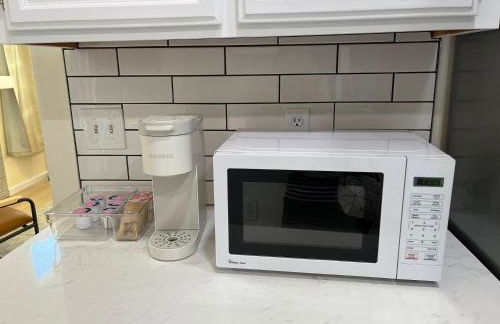 Remodeled 3B2B Bright House with a King Suite - Foto 35